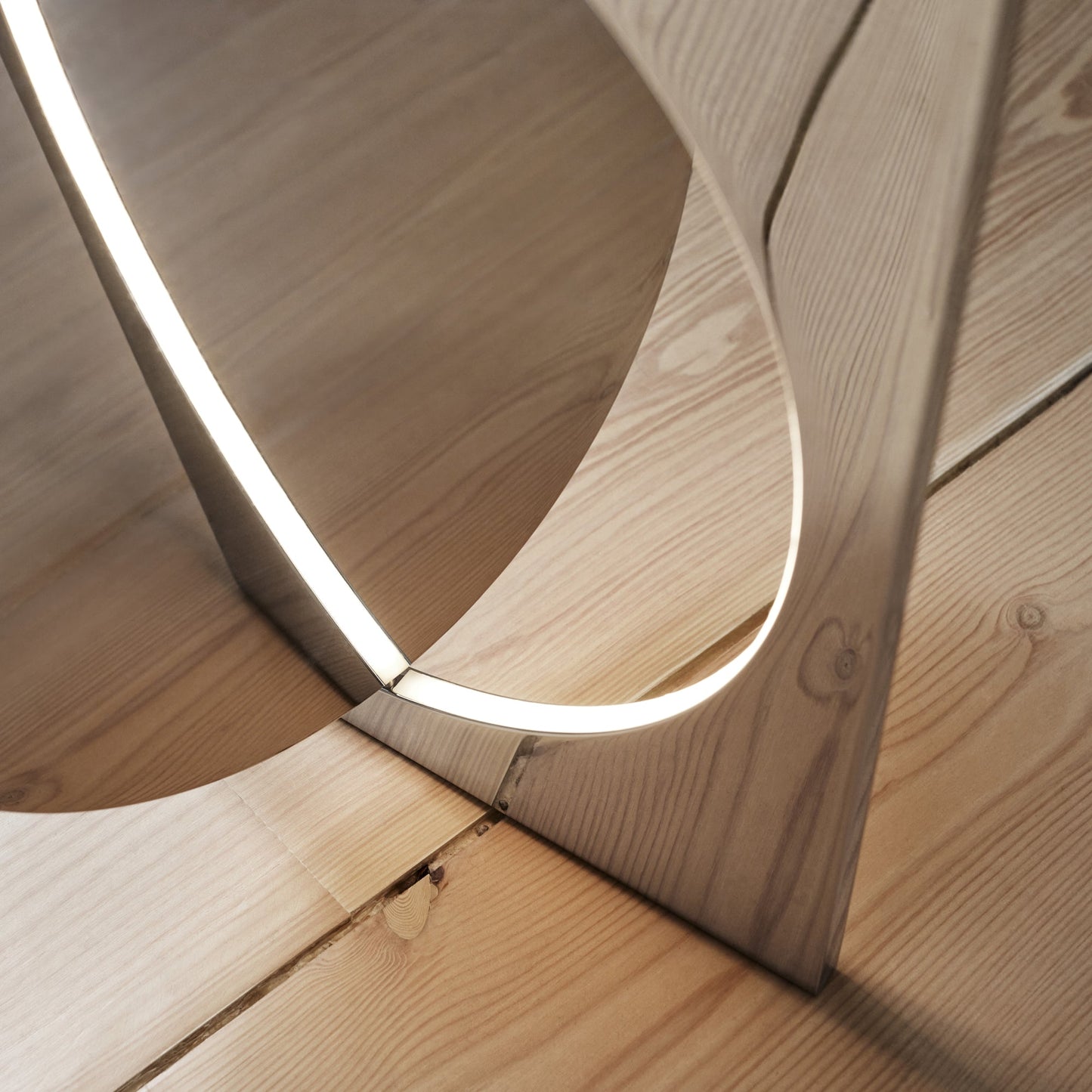 Eclipse Mirror Table Lamp
