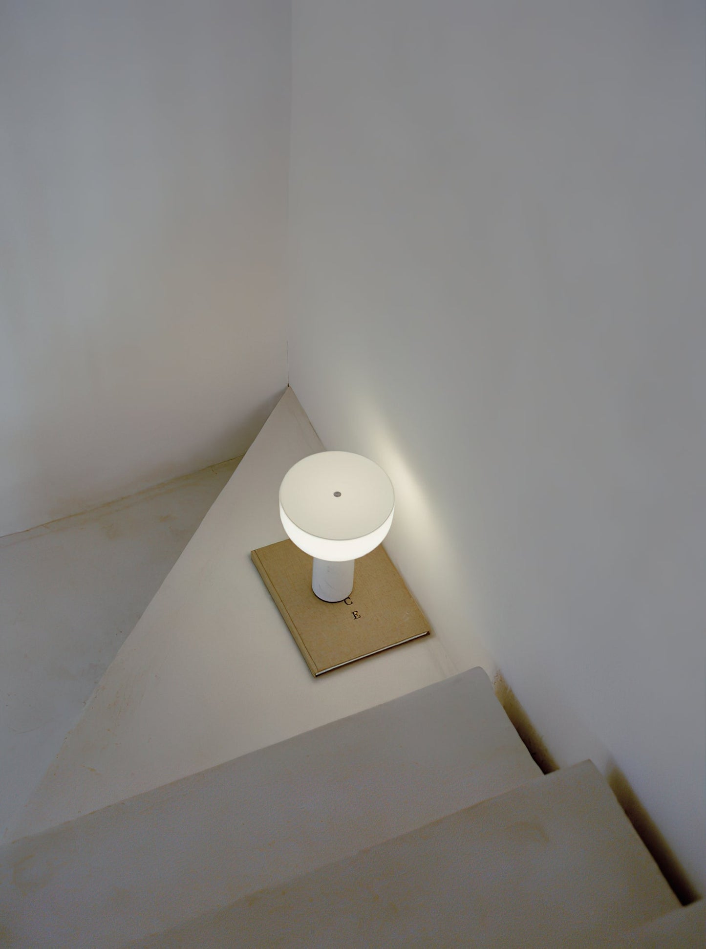 Kizu Table Lamp (built-in battery)