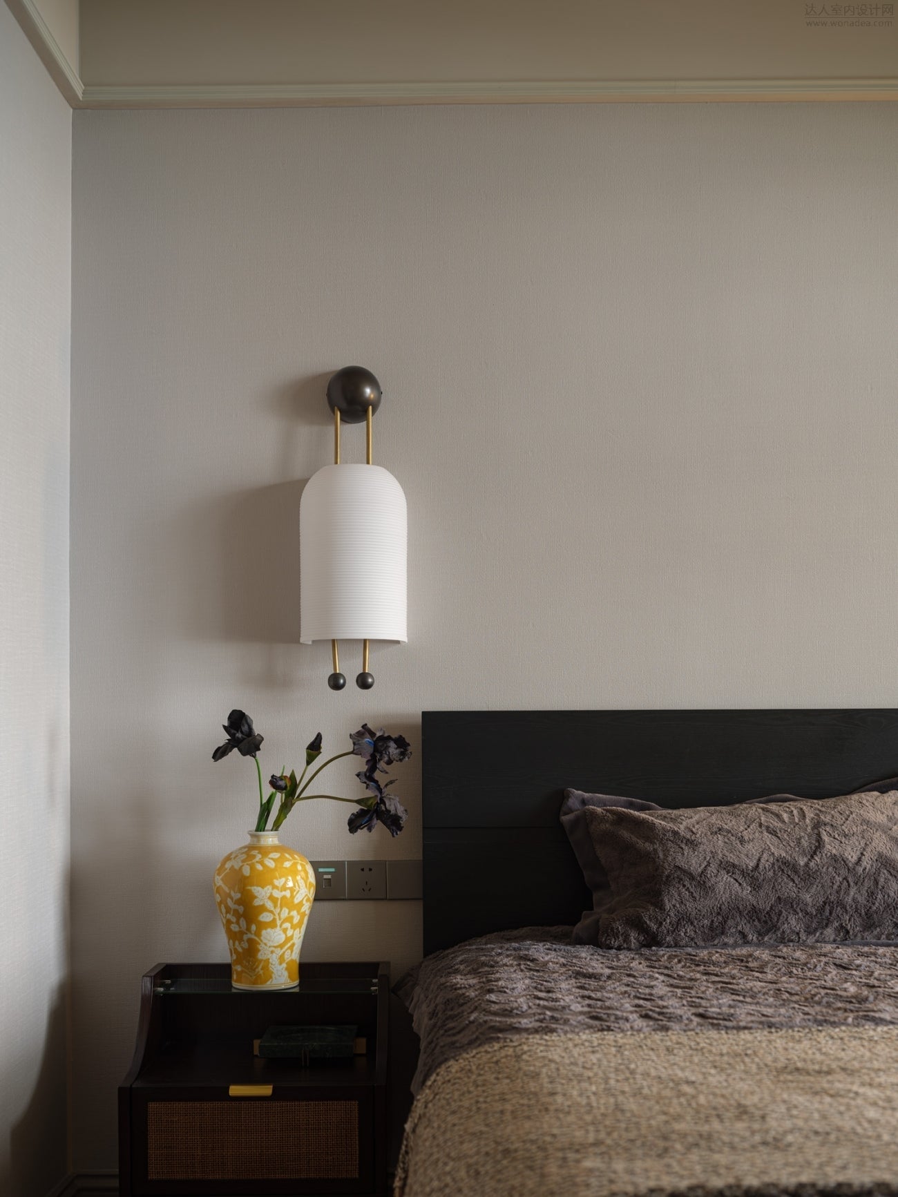 Zelaeora Modern Minimalist Glass Lantern Sconce Wall Lamp