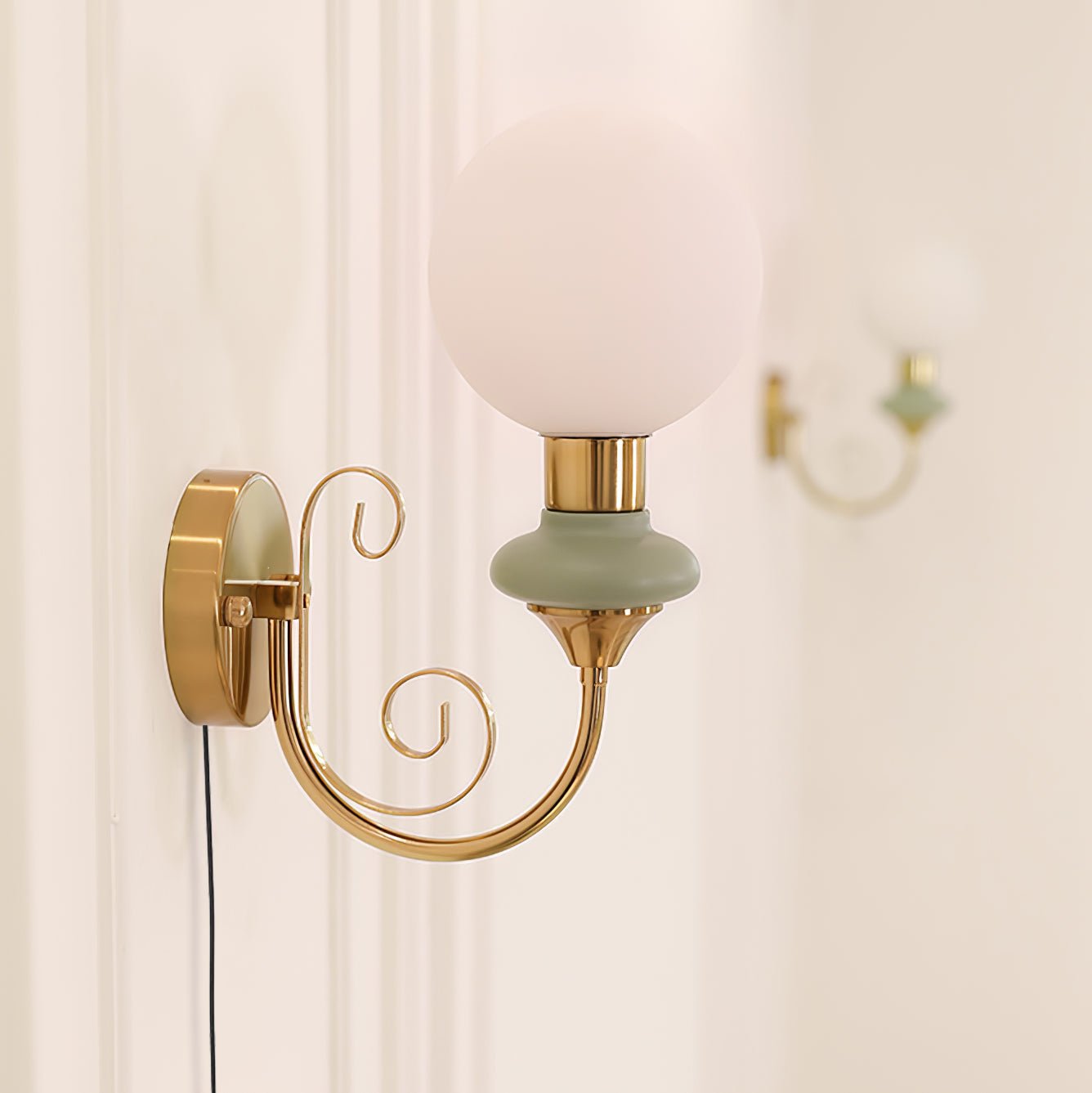 Onyx Plug-in Wall Lamp