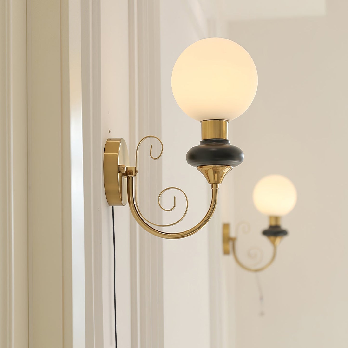 Onyx Plug-in Wall Lamp