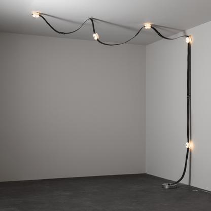 Snaps LED Floor-to-Ceiling Lamp